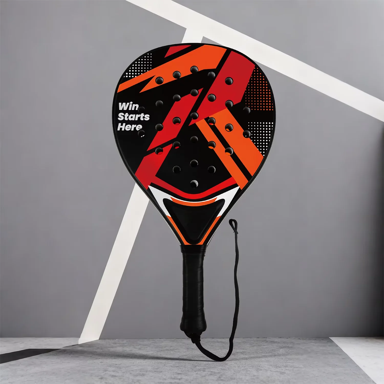 Raqueta de pádel para principiantes e intermedios. Mango resistente antivibración. Empuñadura de plástico.